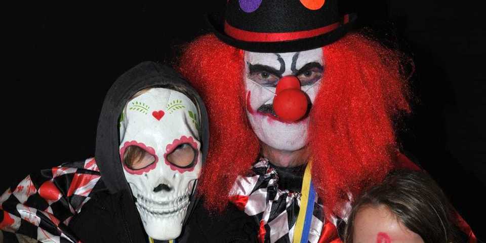 2 deelnemers die verkleed deelnamen aan de Halloween Survival Run